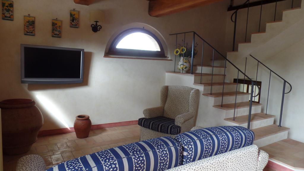 Il Fienile Holiday Home Le Fornacette Luaran gambar