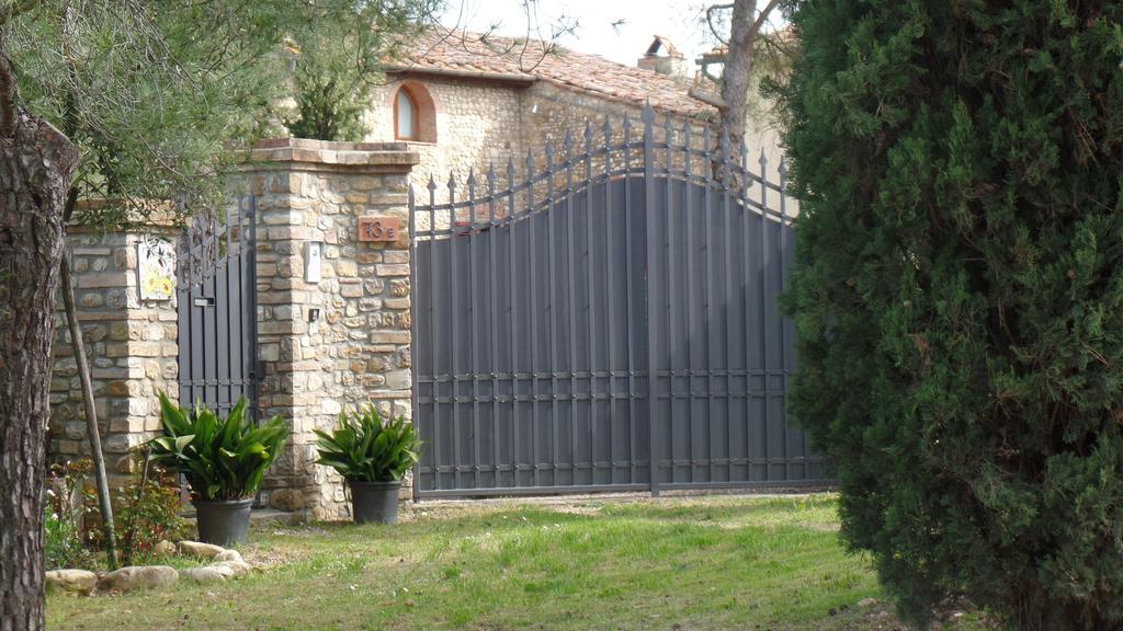 Il Fienile Holiday Home Le Fornacette Luaran gambar